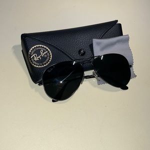 Aviator Total Black Polarized Ray-Ban Sunglass